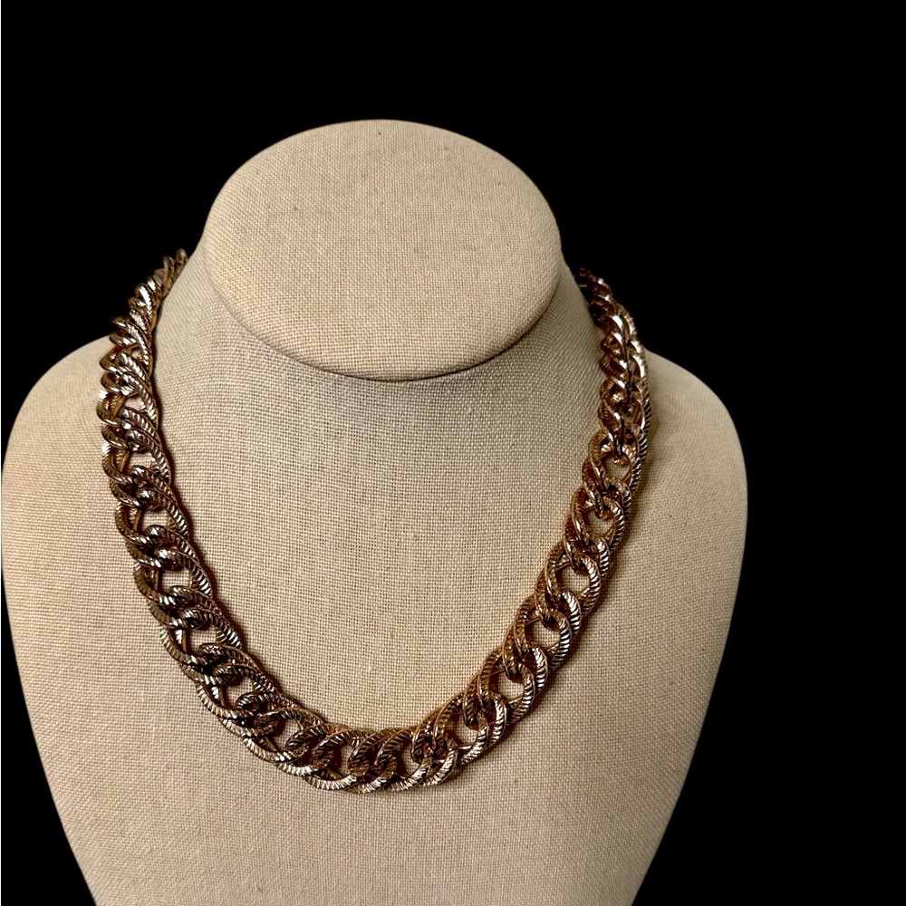 16” Goldtone Costume Twisted Link Necklace. With 3” extender. (B-S)